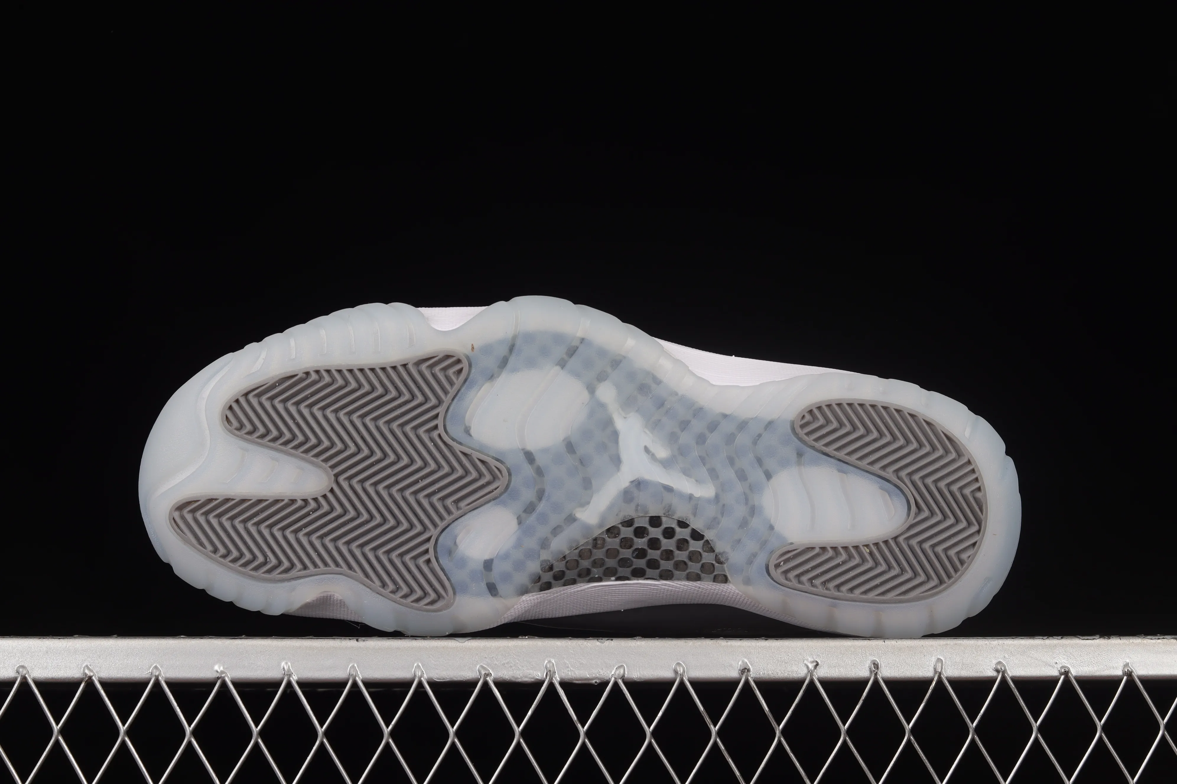 All categories Air Jordan Jordan series basketball shoes Air Jordan 11 #ZG version Air Jordan 11 Low Bred AJ11 Joe 11 new cool gray first layer genuine carbon low-top basketball shoes 528896-003